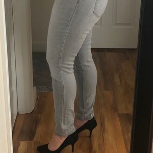 Gray Universal Thread Highwaisted Jeans.